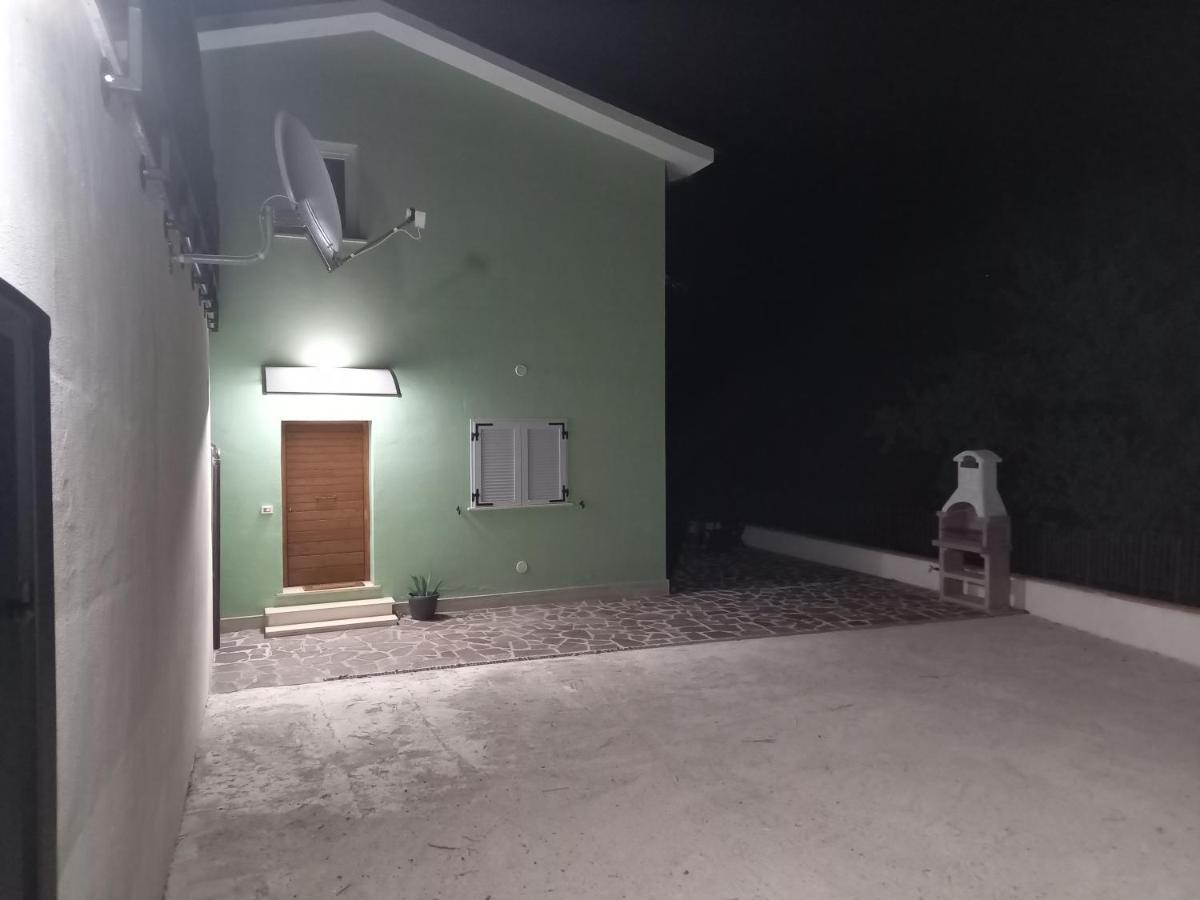 Вілла Casaletto Santo Spirito Labro Екстер'єр фото